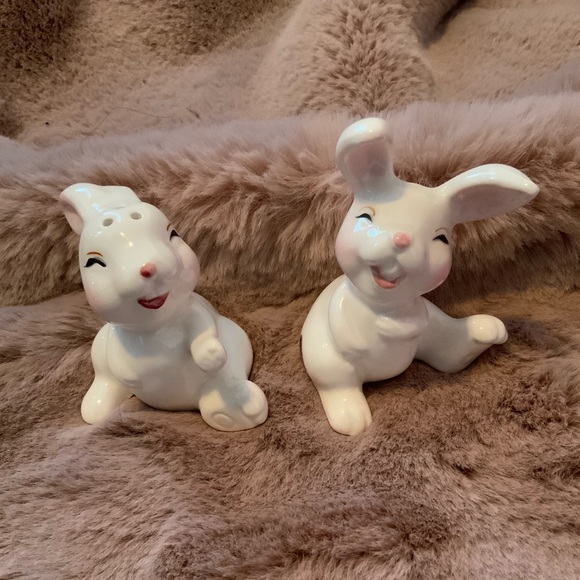 Kitchen Vintage Pair Josef Originals Hugging White Rabbit Bunny Salt
